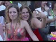 Wilde Straßenparty blinkt in Key West Super hochwertiger Clip